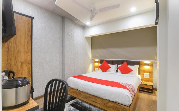 OYO 43037 Hotel Diamond Plaza