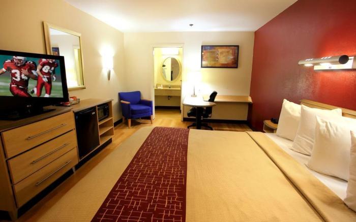 California Inn and Suites