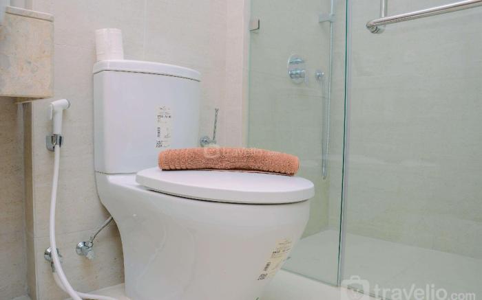 Best Price Studio Apt at Gold Coast By Travelio
