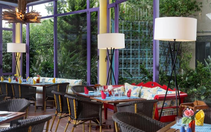 Dionysos Hotel