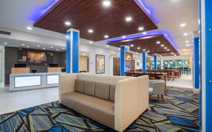 Holiday Inn Express And Suites Deland South By IHG