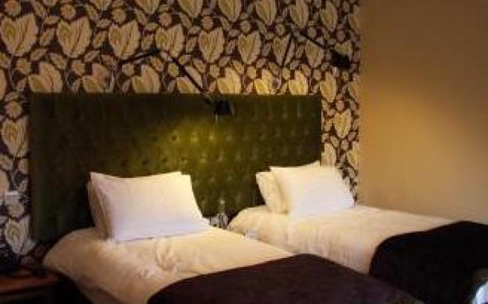 Embankment Hotel