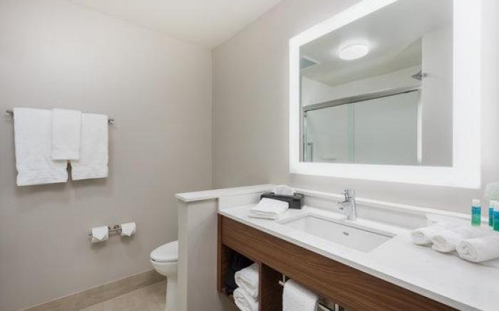 Holiday Inn Express & Suites West Plains Southwest By IHG
