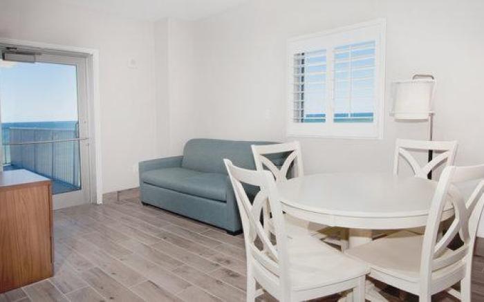 Holiday Inn Express & Suites Panama City Beach - Beachfront By IHG
