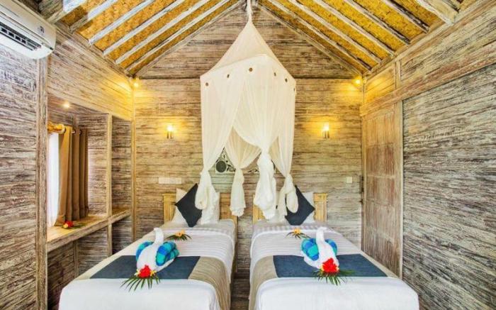 The Syron Huts