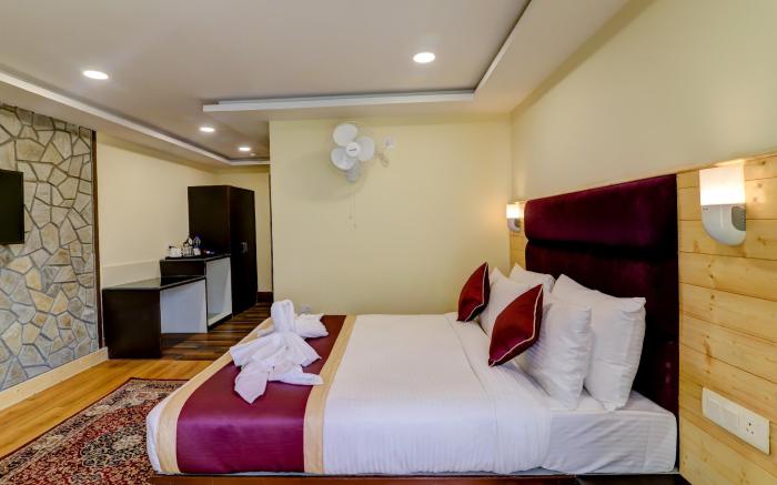 Sumitel Hotel 500 meters from Mall Road