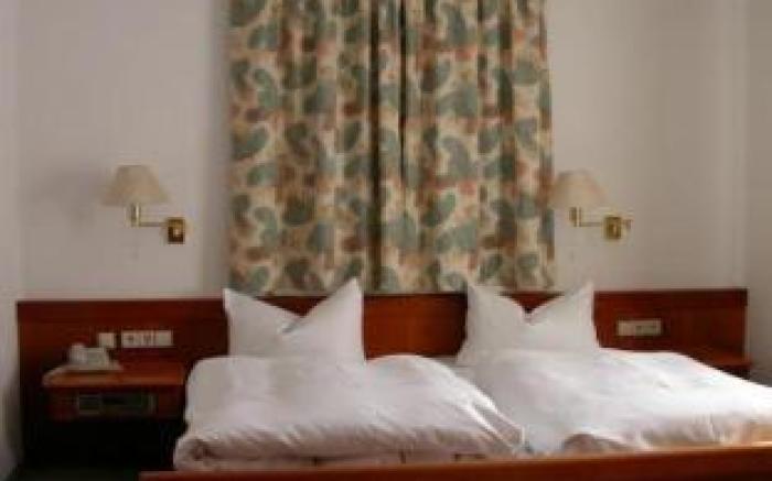 Engel Hotel + Diner