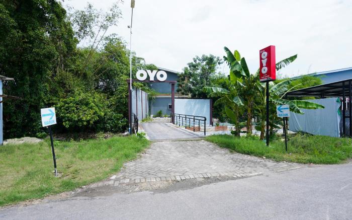 OYO 2493 Lotus Hotel Syariah