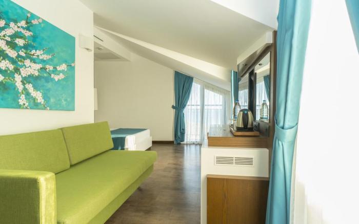 Acroter Hotel & Spa