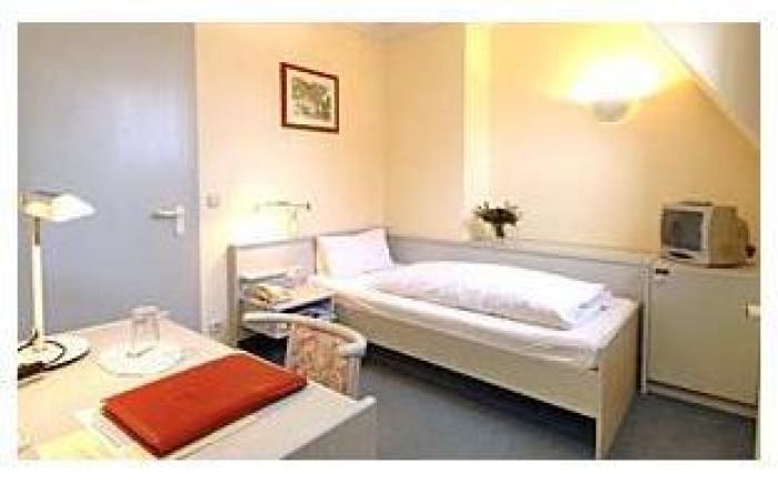 Hotel Gautinger Hof - Ruhig im Funf-Seen-Land nahe S-Bahn und Munchen