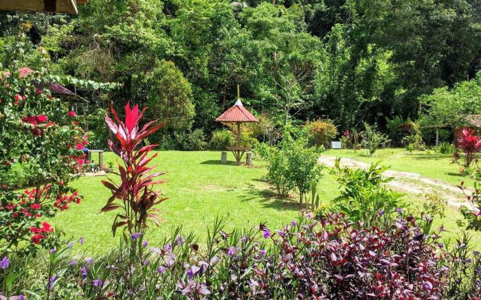 Nurin Cottage: Tranquil Rustic Retreat