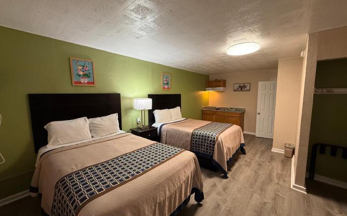 Executive Inn and Kitchenette Suites