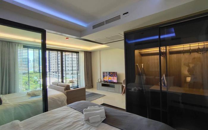 Bangkok&Pool&BTS Asoke&MRT Sukhumvit&+2B(4ppl(20)