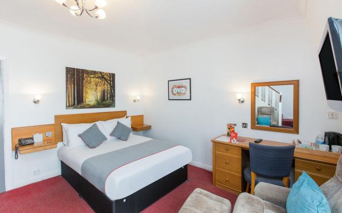OYO Stade Court Hotel