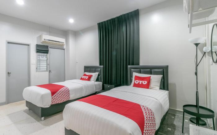OYO 818 Suksomboon Residence