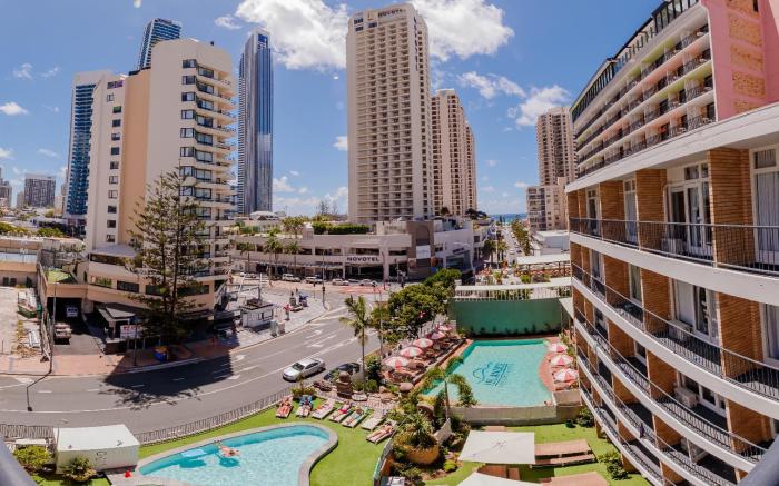 Bunk Surfers Paradise - 18-35 