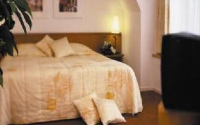 De Zon Hotel & Restaurant by Flow