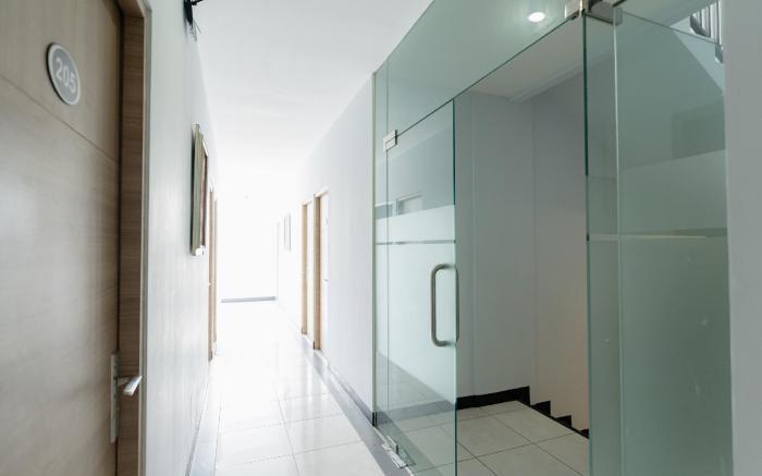 RedDoorz near Puri Indah Lippo Mall 2