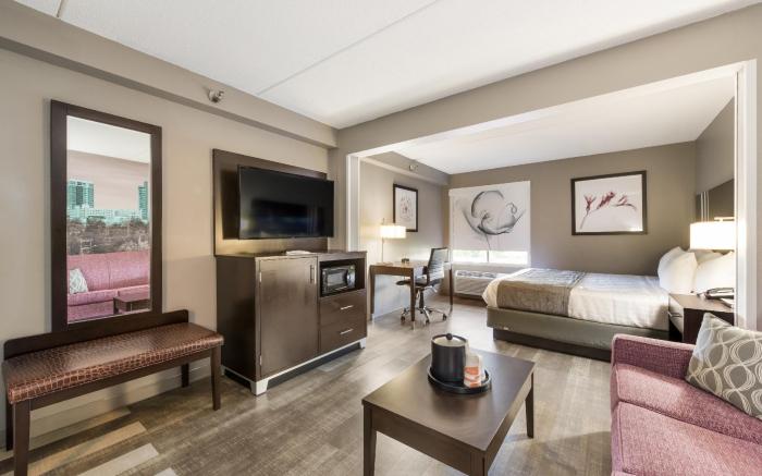 Clarion Pointe Greensboro Airport