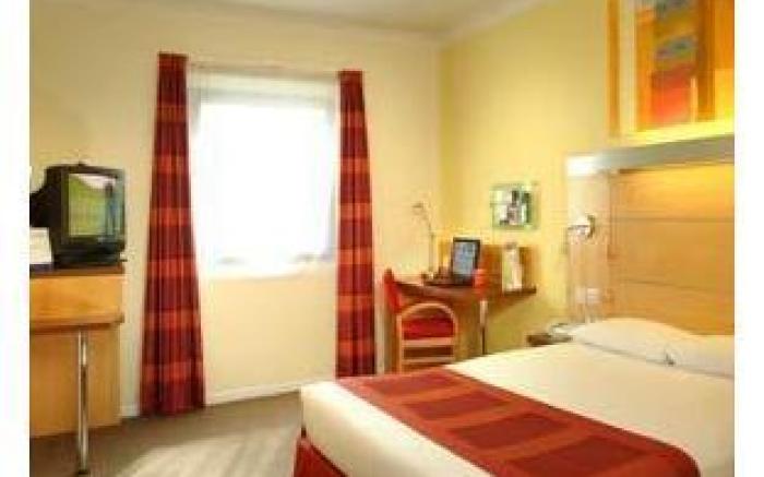 Holiday Inn Express Park Royal By IHG