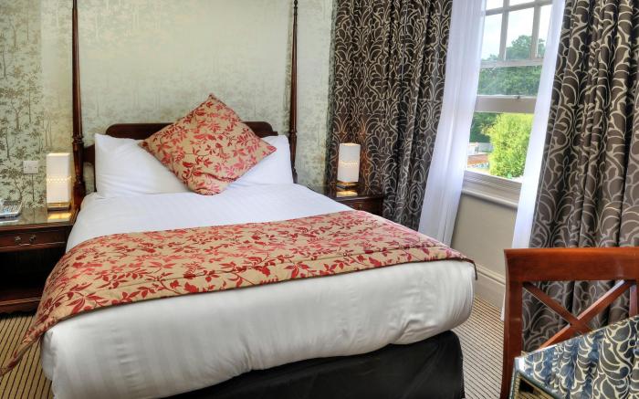 The Crown Manor House Hotel