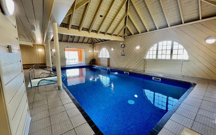 Hollytree Hotel and Swimming Pool