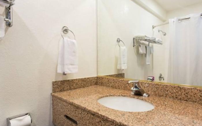 Rodeway Inn & Suites