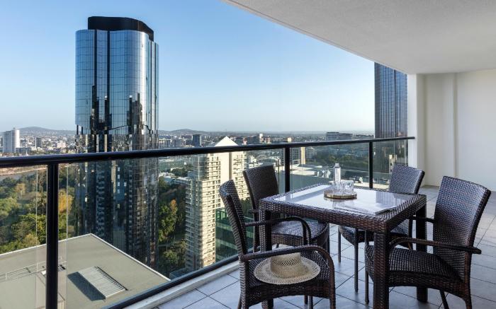Oaks Brisbane River City Suites