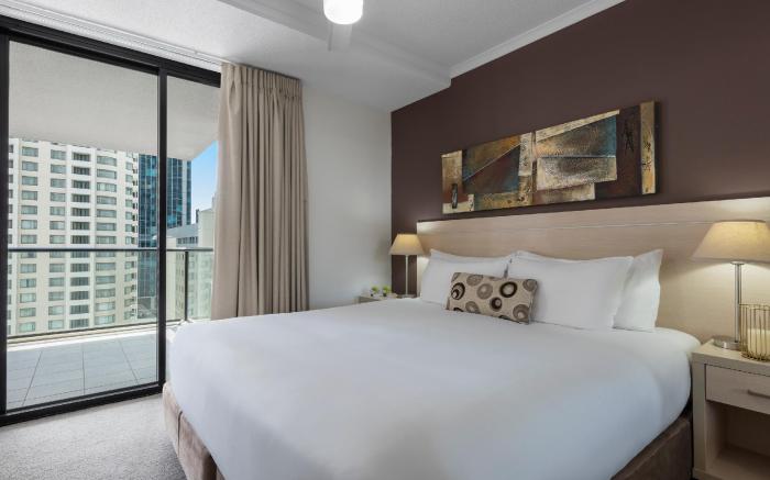 Oaks Brisbane River City Suites