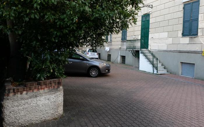 Comfortable one bedroom apartment with parking space in the center of Genoa