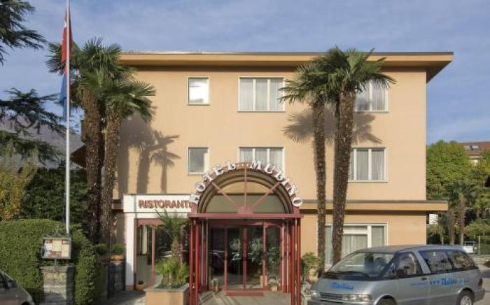 Ascona Lodge, Pool & Garden Retreat