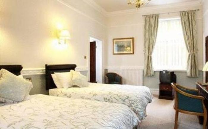 Shaw Hill Hotel Golf And Country Club