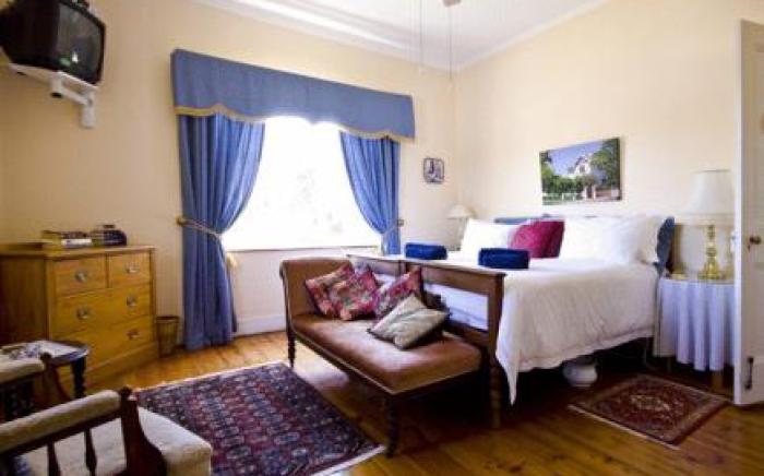 Whispering Oaks Guest House