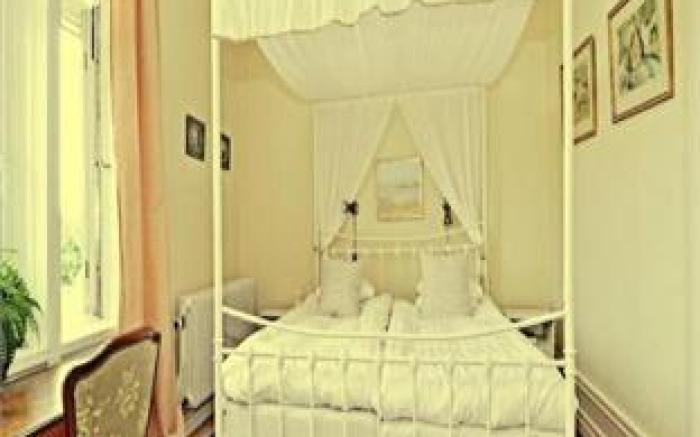 Strand Hotel