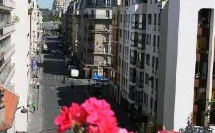 Alyss Saphir Cambronne Eiffel Hotel