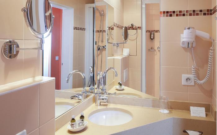 Relais Du Louvre Hotel