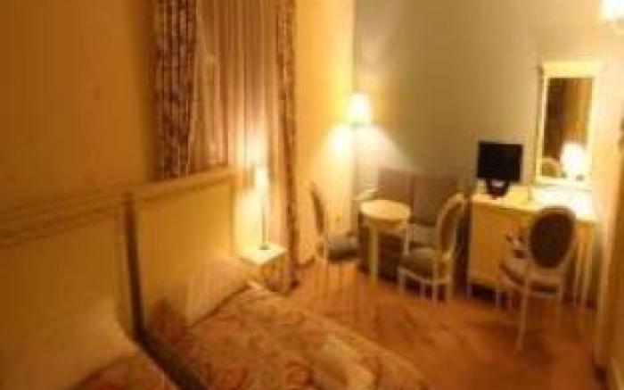 Villa Estera - Hotel & Restauracja