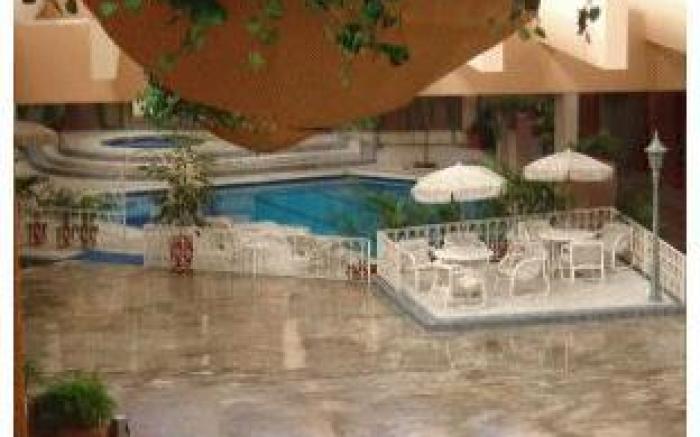 Country Plaza