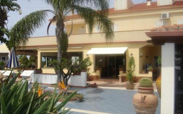 Hotel Damanse