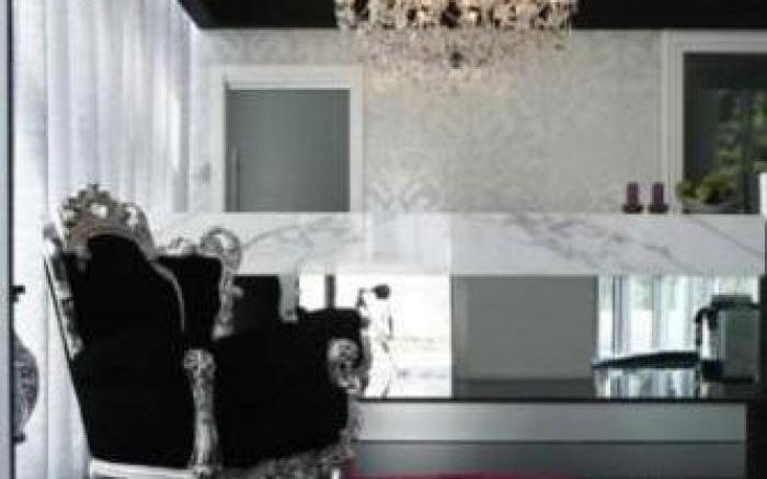 Hotel In - Lounge Room