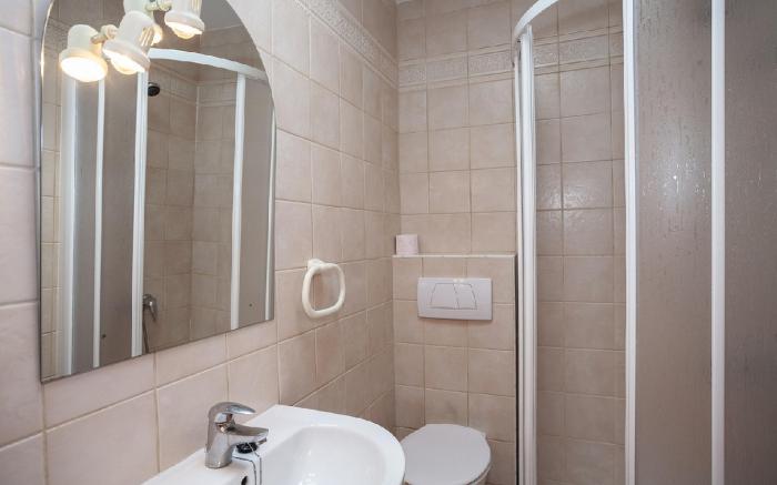 Apartment near the beach, big terrace with nice sea views, wifi and parking