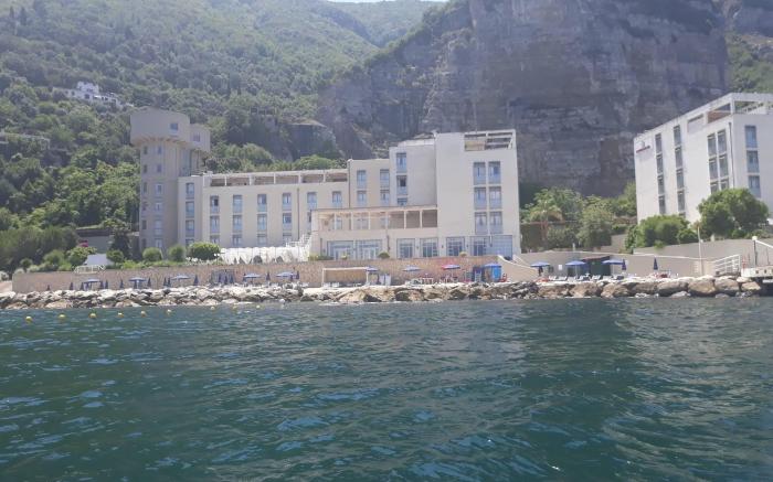 Siriana Open Space penthouse