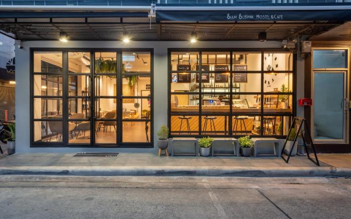 Siam Subway Hostel and Cafe