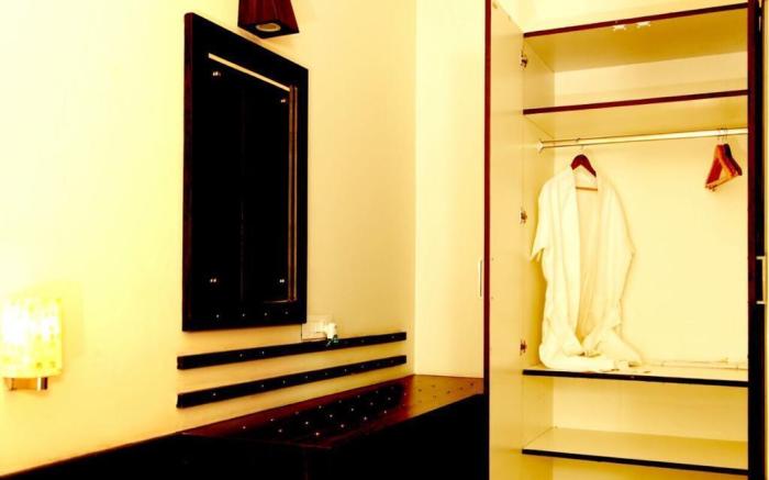 Kanishk Hotel