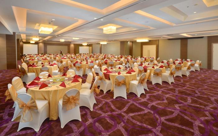 Platinum Adisucipto Hotel & Conference Center