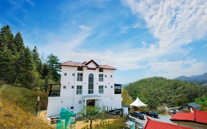 Nami Island Nara Spa Pension