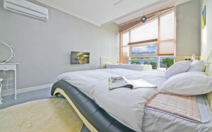 Janghohang J Story Spa Pension