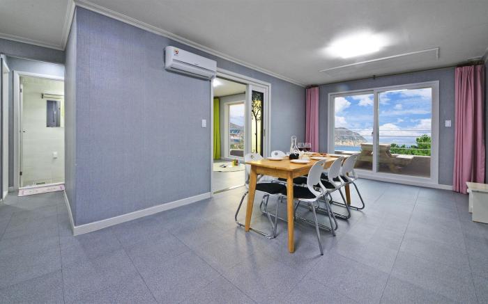 Janghohang J Story Spa Pension