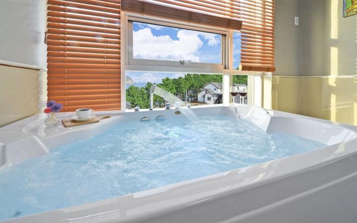 Janghohang J Story Spa Pension
