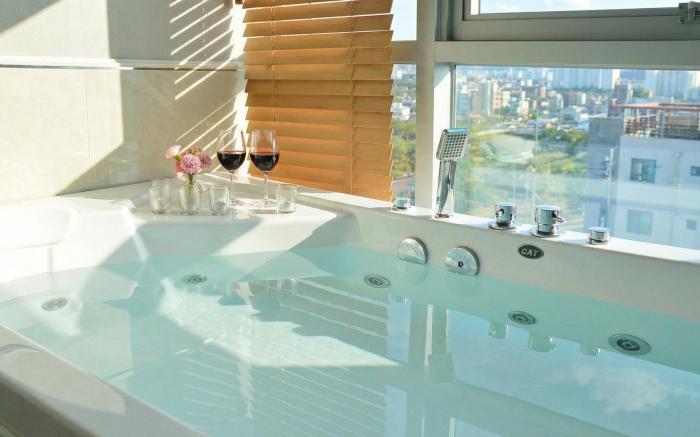 Janghohang J Story Spa Pension